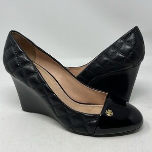 TORY BURCH Claremont Wedge Pumps Black Leather heels quilted patent logo SZ 8.5